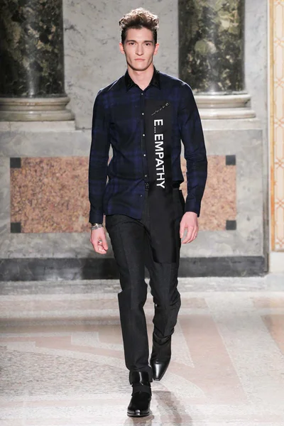 Look 3